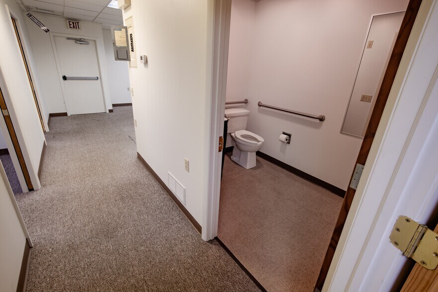 More Photos Of 903 3rd Ave, New Brighton Office For Lease