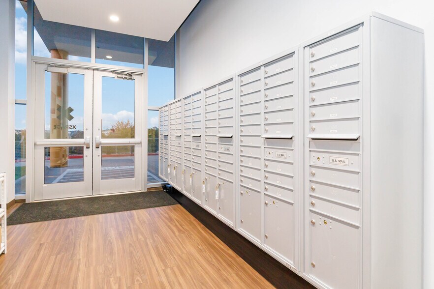 More Photos Of 4229 N FM 620 Hwy, Austin Showroom For Lease