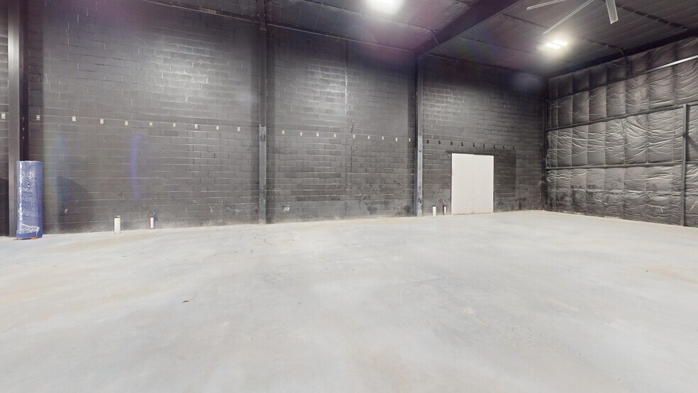 More Photos Of 2811 E 5th St, Austin Storefront Retail Office For Lease