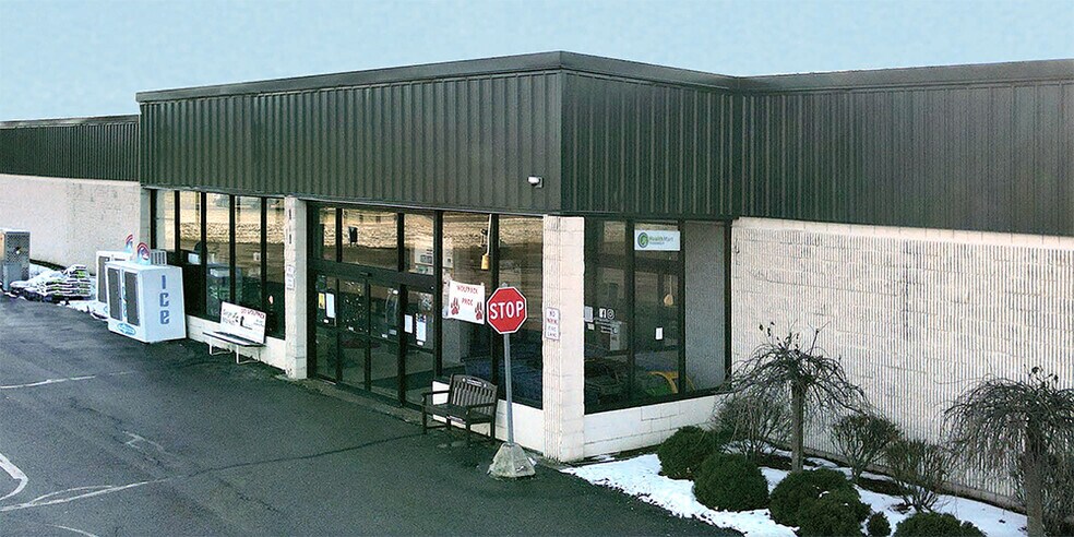 Primary Photo Of 7400-7404 Woodbury Rd, Laingsburg Supermarket For Lease