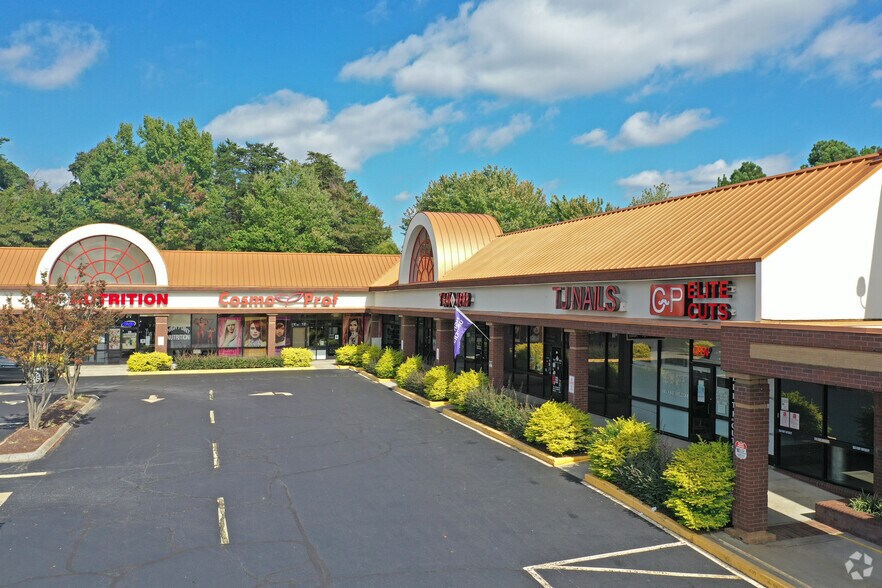 More Photos Of 1116 Eastchester Dr, High Point Unknown For Lease