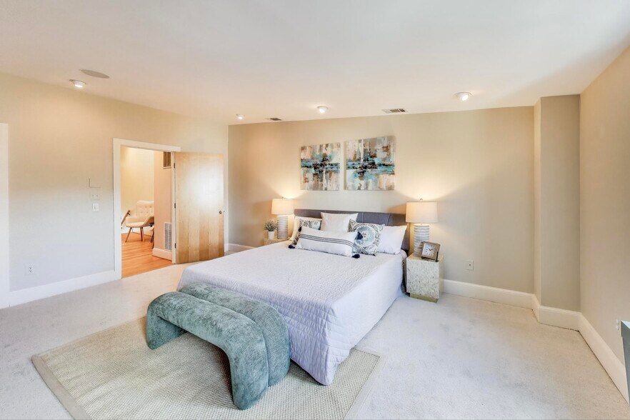 More Photos Of 1324 10th St NW, Washington Apartments For Sale