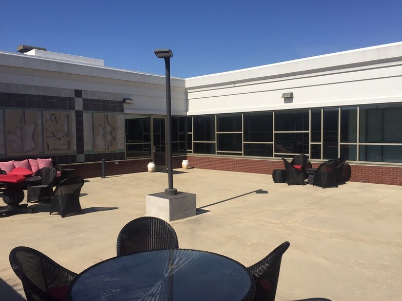 More Photos Of 125 W Washington St, Athens Office For Lease