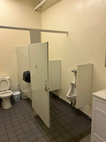 More Photos Of 2935 3rd Ave, Bronx Storefront Retail Office For Lease