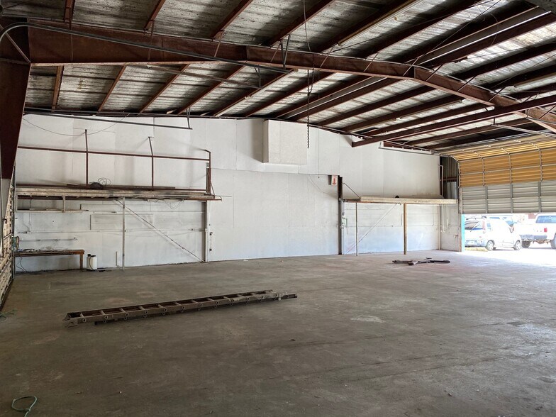 More Photos Of 1266 28th Ave, Bradenton Warehouse For Lease