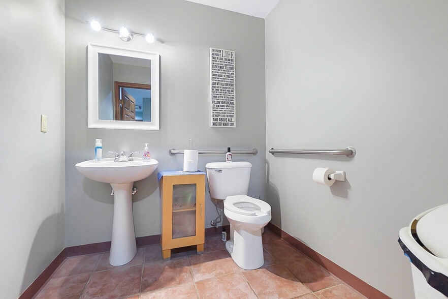 More Photos Of 860 E Franklin St, Dayton Medical For Sale