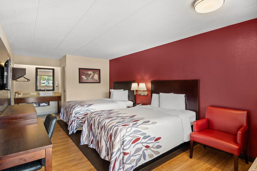 More Photos Of 3615 Dunckel Dr, Lansing Hotel For Sale