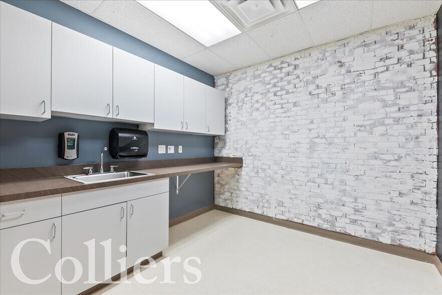 More Photos Of 745 S Progress Ave, Meridian Medical For Sale