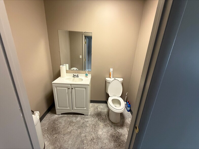 More Photos Of 111 Canfield Ave, Randolph Flex For Lease