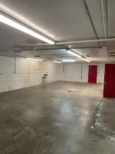 More Photos Of 2510 Mitchell St, Knoxville Light Manufacturing For Lease