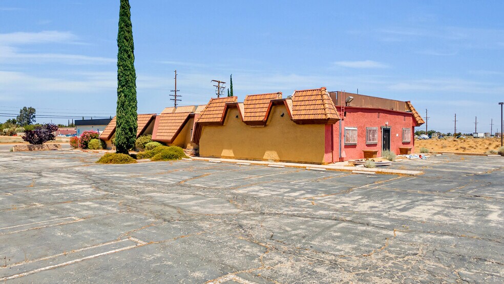 More Photos Of 40420 10th St W, Palmdale Freestanding For Sale