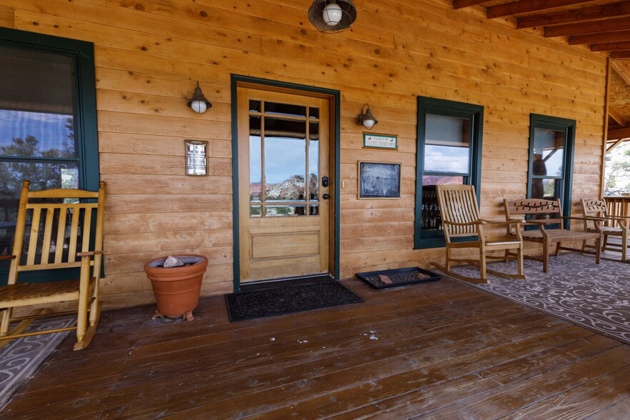 More Photos Of 199 W 125 S, Teasdale Hospitality For Sale