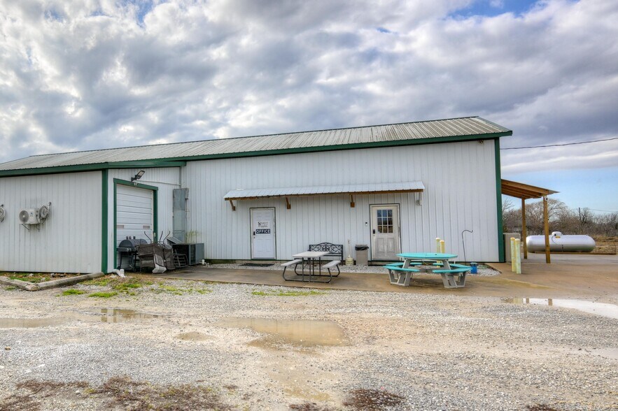 More Photos Of 12619 Nettle Dr, Neosho Specialty For Sale