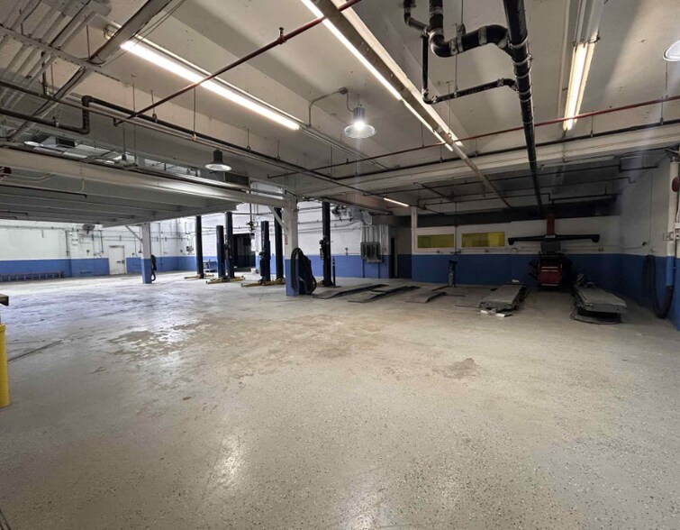 More Photos Of 33-20 55th St, Woodside Service For Lease