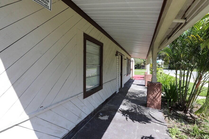 More Photos Of 2747 Eaton ave, Lakeland Specialty For Sale