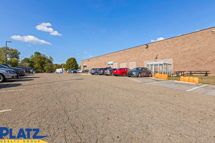 More Photos Of 12111 Debartolo Dr, North Jackson Industrial For Lease
