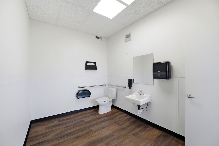 More Photos Of 405 W Fillmore St, Colorado Springs Auto Dealership For Sale
