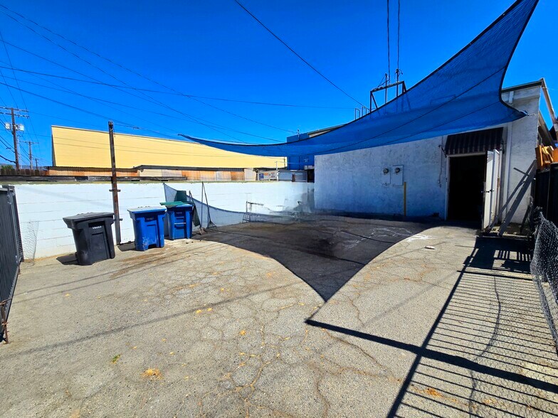 More Photos Of 2915 W Magnolia Blvd, Burbank Storefront For Sale