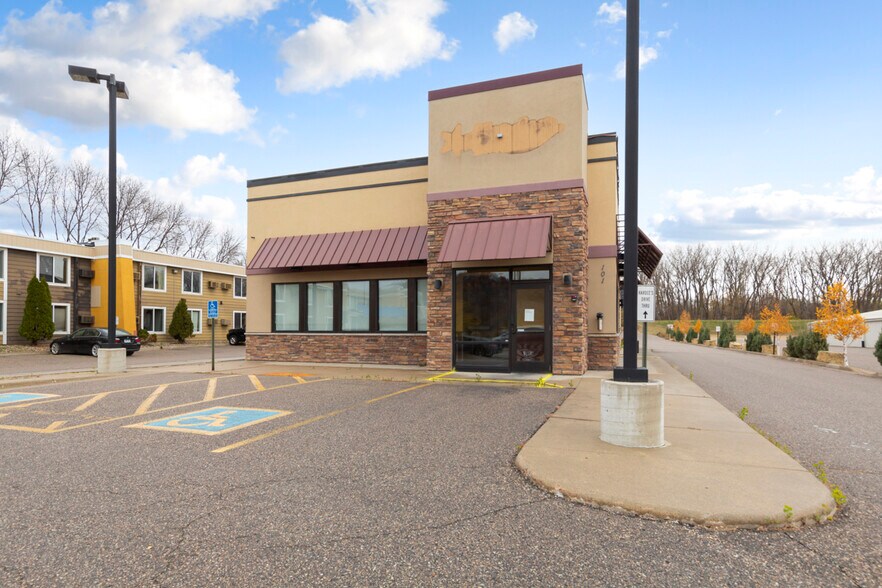 More Photos Of 101 W Lind St, Mankato Fast Food For Sale