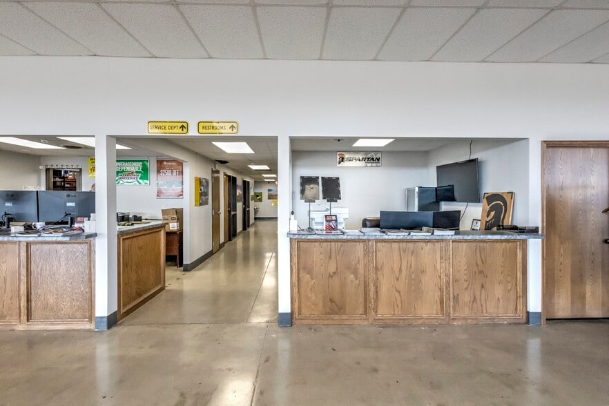 More Photos Of 1909 N Highway 81, Duncan Auto Dealership For Sale