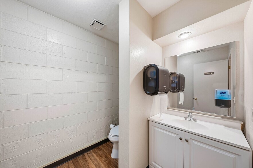 More Photos Of 735 SE 7th St, Grants Pass Office For Sale