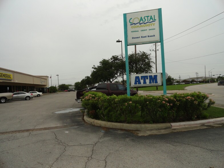 More Photos Of 2411-2421 69th St, Galveston Storefront For Lease