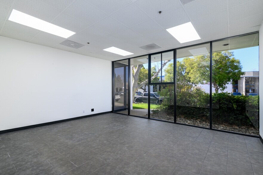 More Photos Of 4117-4127 Calle Tesoro, Camarillo Manufacturing For Lease