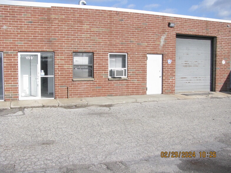 More Photos Of 172 Cabot St, West Babylon Warehouse For Lease