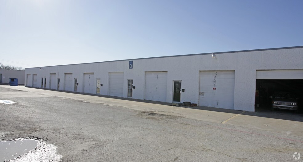 More Photos Of 3619 Graves Blvd, Arlington Flex For Lease