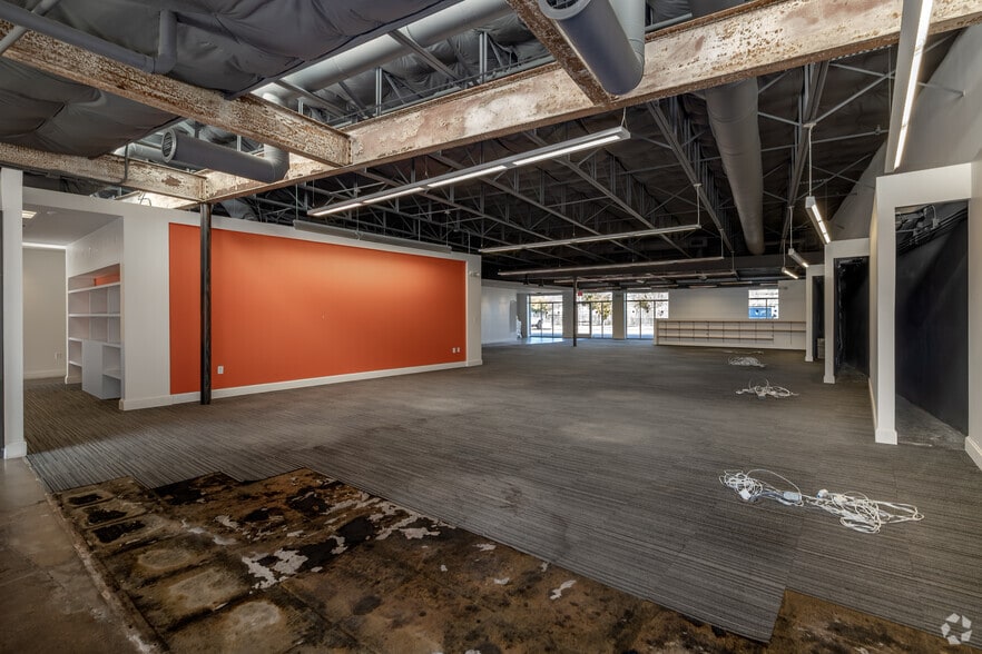 More Photos Of 2001 Irving Blvd, Dallas Showroom For Sale