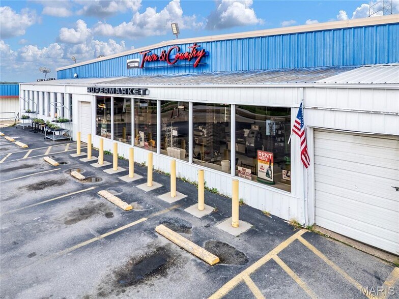 More Photos Of 500 S Commercial St, Crocker Storefront For Sale