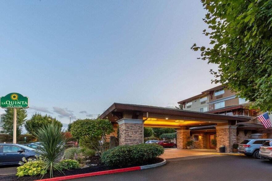 More Photos Of 1500 NE 134th St, Vancouver Hotel For Sale