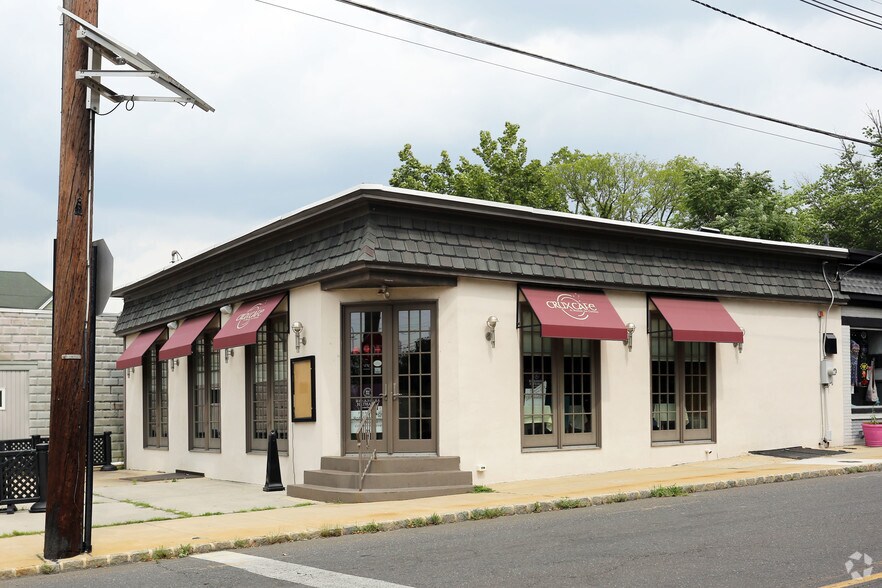 More Photos Of 34 W Merchant St, Audubon Restaurant For Sale