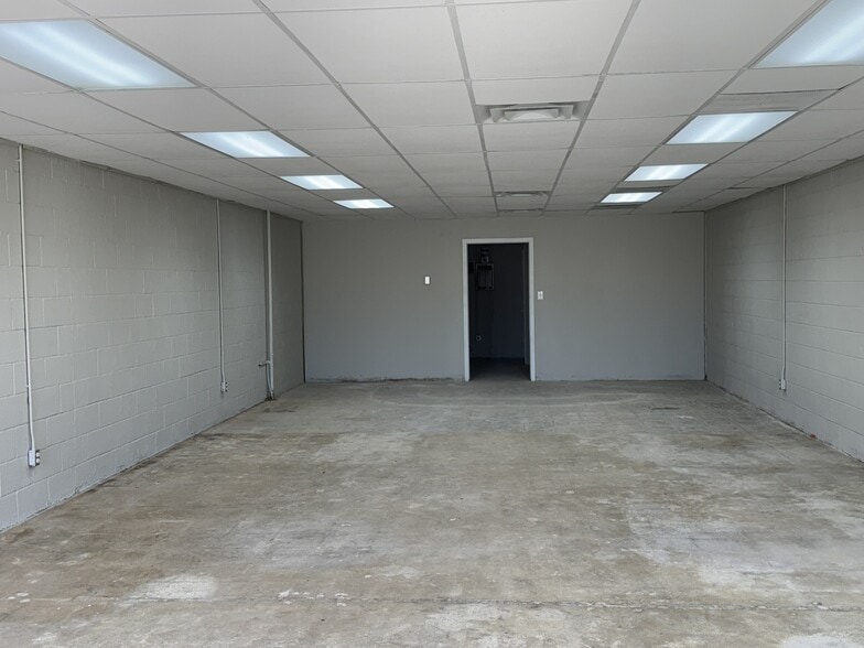 More Photos Of 2111-2113 W Main St, Norman Freestanding For Lease