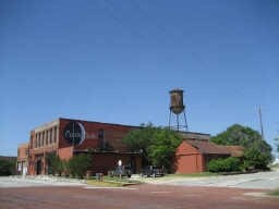 More Photos Of 110 S Houston Ave, Denison Showroom For Sale