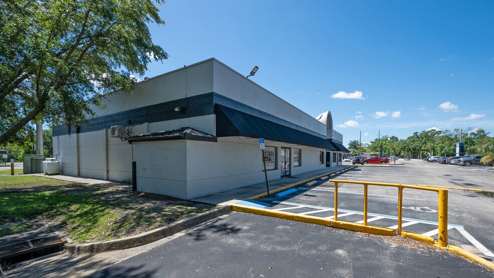 More Photos Of 6011-6025 103rd St, Jacksonville Unknown For Lease