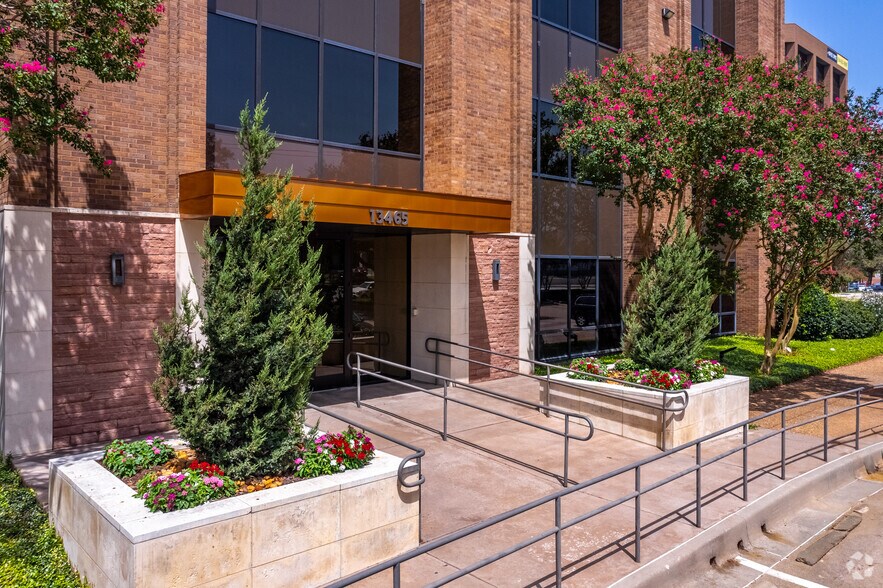 More Photos Of 13465 Midway Rd, Farmers Branch Office For Lease