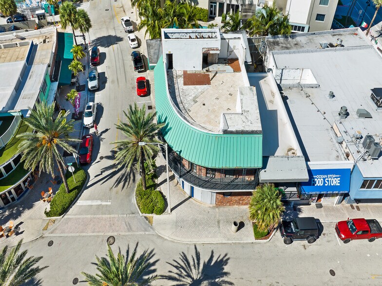 More Photos Of 900 Sunrise Ln, Fort Lauderdale Bar For Lease