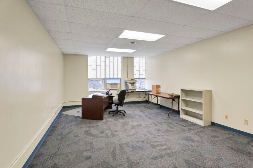 More Photos Of 300 E Auburn Ave, Springfield Office For Sale
