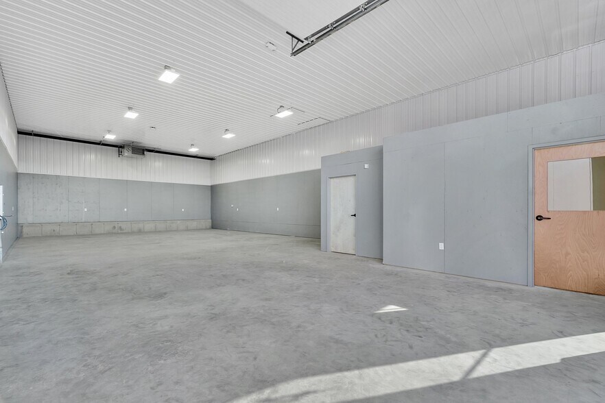 More Photos Of 29 Moody Rd, Enfield Warehouse For Lease