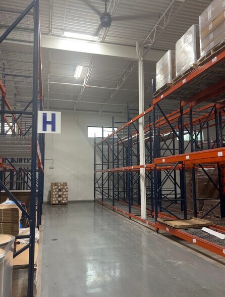 More Photos Of 253 Commerce Dr, Grayslake Warehouse For Sale