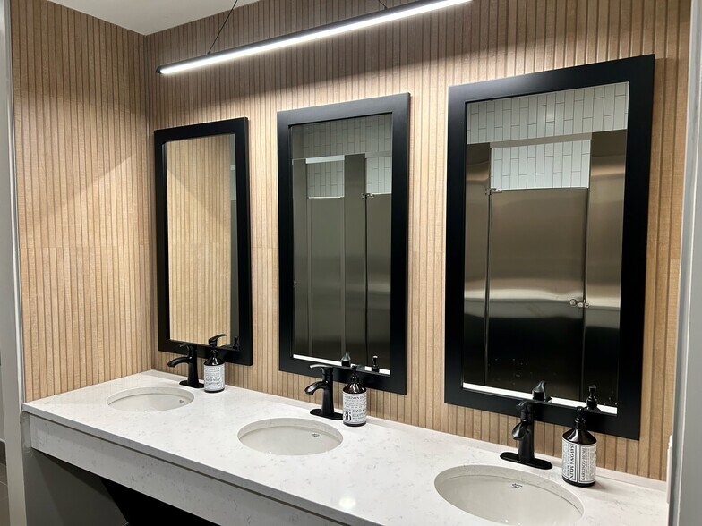 More Photos Of 5775 Perimeter Dr, Dublin Medical For Lease