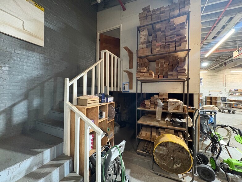 More Photos Of 18 Bay St, Brooklyn Light Manufacturing For Lease