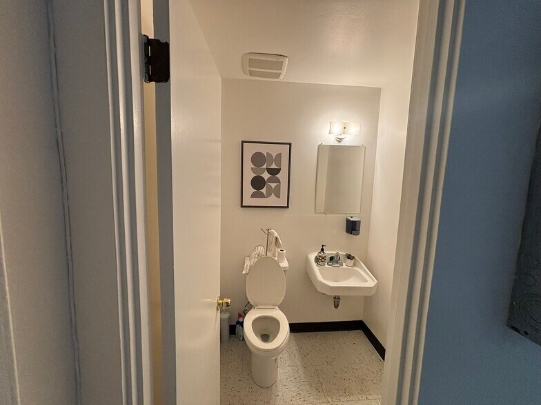 More Photos Of 290-302 Brokaw Rd, Santa Clara Warehouse For Lease