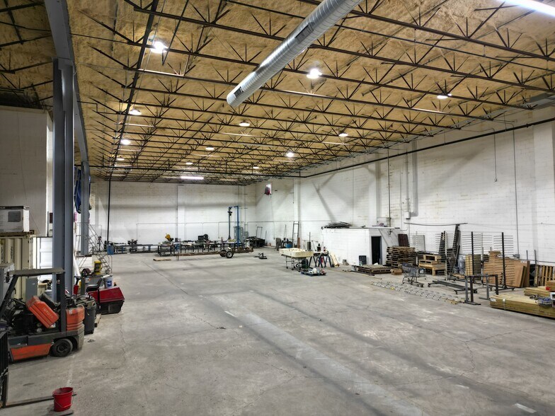More Photos Of 1450 E Walnut St, Lancaster Warehouse For Sale