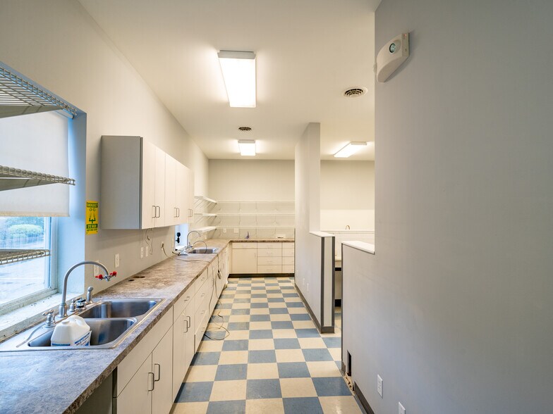 More Photos Of 35 Main St, Scottsville Office For Sale