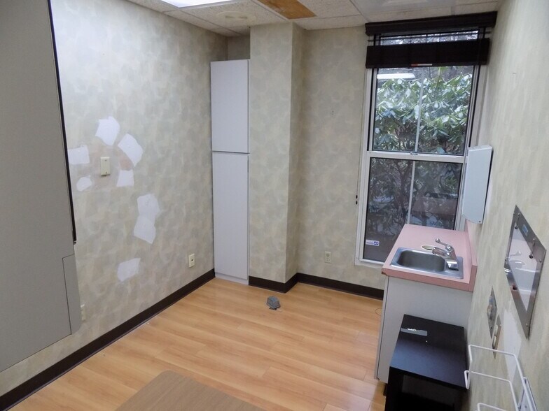 More Photos Of 111 Simsbury Rd, Avon Medical For Lease
