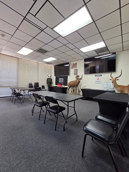 More Photos Of 2210 W Gore Blvd, Lawton Office For Lease