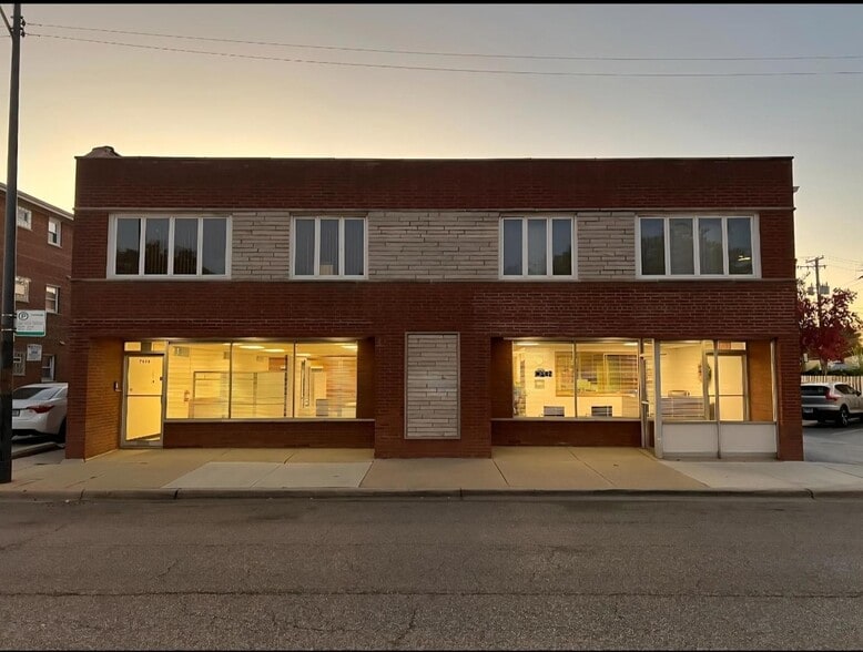 More Photos Of 7922 S Pulaski Rd, Chicago Office For Sale