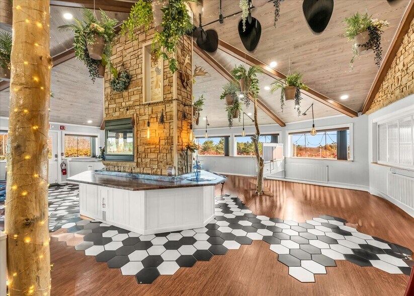 More Photos Of 357 W Main St, Searsport Freestanding For Sale